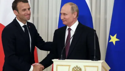 Lufta në Ukrainë, Kremlini: Putin është i gatshëm për dialog me Macron