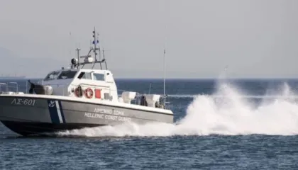 Lundronin me varkë druri në ujërat e Mesdheut/ Shpëtohen mrekullisht, 108 migrantë në jug të Kretës