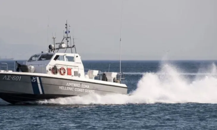 Lundronin me varkë druri në ujërat e Mesdheut/ Shpëtohen mrekullisht, 108 migrantë në jug të Kretës