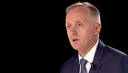 Lutfi Dervishi ironizon PD-në: U nisën të largonin Ramën, por hoqën Salianjin nga WhatsApp-i