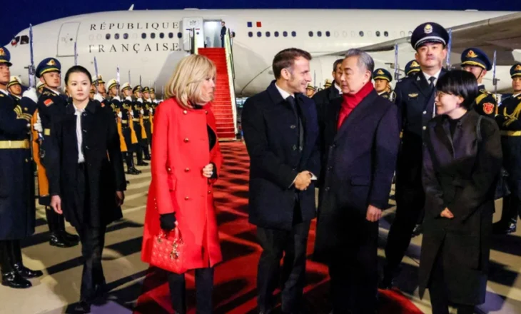 Macron mbërrin në Pekin, nesër takimi me Xi Jinping, do të kërkojë forcim të raportit me BE