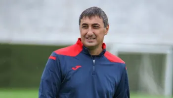 Maqedonia e Veriut i beson ish trajnerit të Vllaznisë