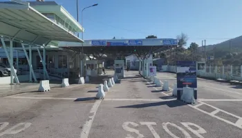 Masat për fluksin në Kakavije, shqiptarët që jetojnë në Greqi kthehen tek familjet, priten radhë në pikat kufitare