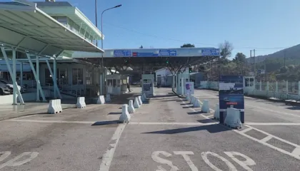 Masat për fluksin në Kakavije, shqiptarët që jetojnë në Greqi kthehen tek familjet, priten radhë në pikat kufitare