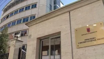 Mashtronin shtetas të huaj duke iu premtuar investime në bursa, Prokuroria e Tiranës dërgon në gjyq 7 persona