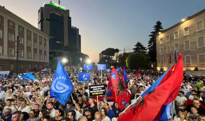 “Matja e pulsit të demokratëve”, gazetari zbërthen prapaskenat: Ja si u vendos protesta kombëtare e opozitës