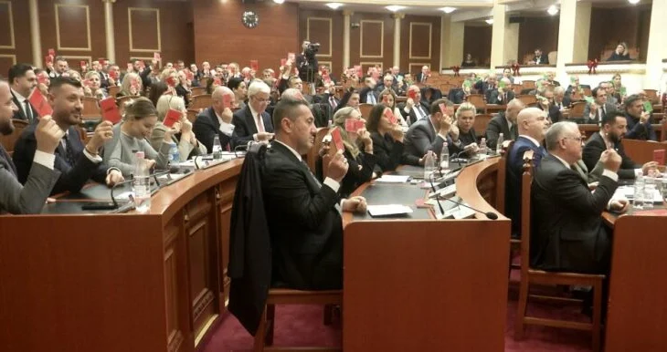 Mazhoranca rrëzon kërkesën e opozitës/ Avokati i Popullit do të zgjidhet sot