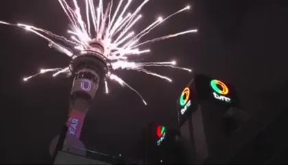 Mbërrin 2026-ta në Zelandën e Re, pritet me spektakël fishekzjarrësh (VIDEO)