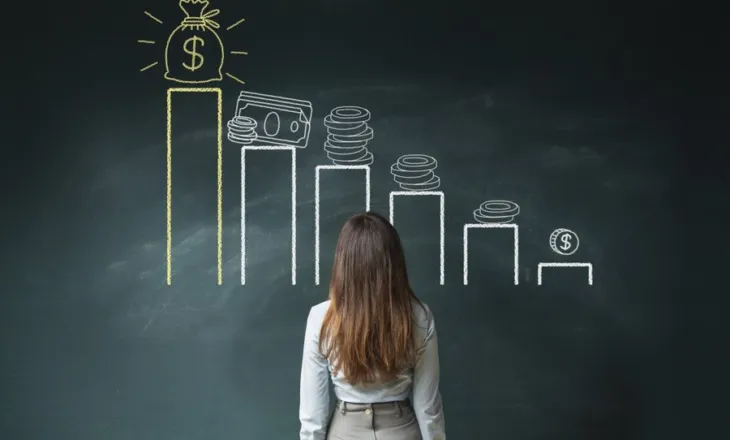 Mbi 20 ndryshime në 30 vite, rritjet e pagës minimale ndër vite