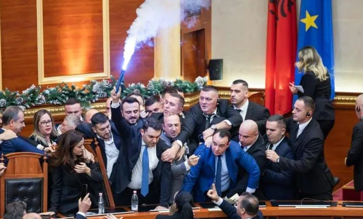 Mblidhet sot Komisioni i Etikës, PS kërkon përjashtimin e deputetëve të Partisë Demokratike pas kaosit në Kuvend