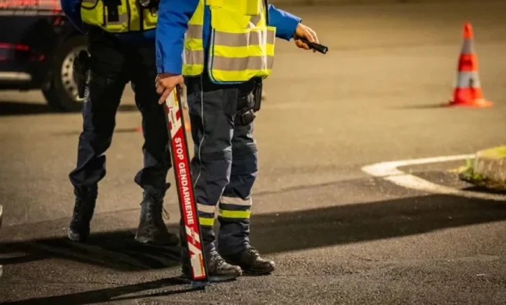 Me 230 km në orë dhe me 120 kg drogë në makinë/ Dënohet shqiptari, gjykatësja: Doje edhe rroba me figurën e Escobar-it