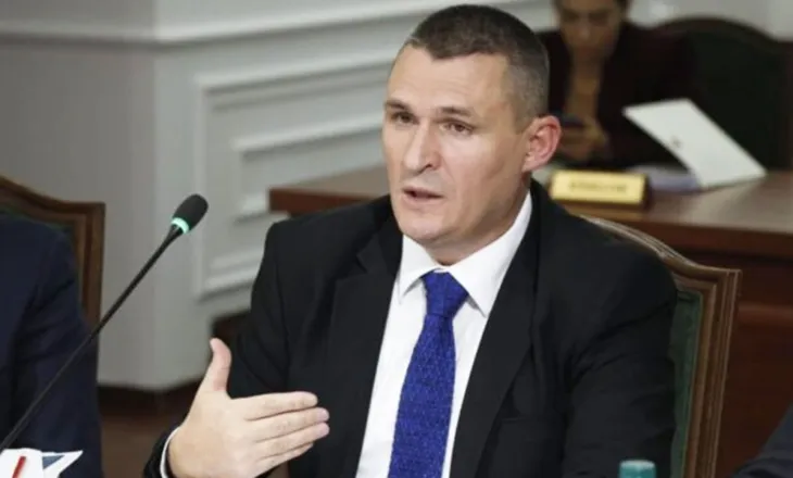 Me 50 mijë vota/ Altin Dumani shpallet hero i vitit 2025