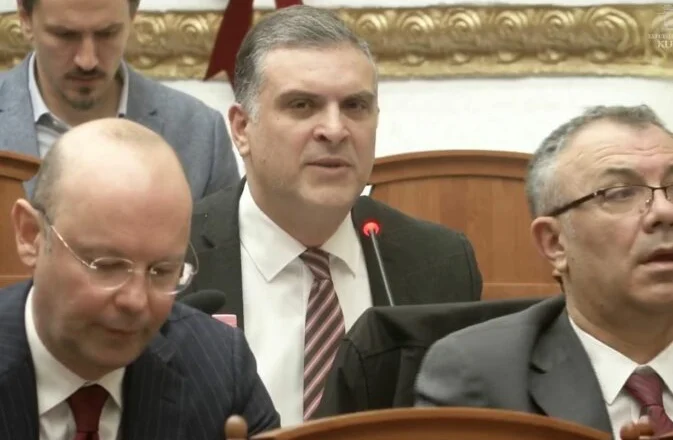 “Me Avokatin e Popullit po zbatoni agjendën…”/ Blushi: Për të shkatërruar shtetin, keni kapur të gjitha pushtetetet