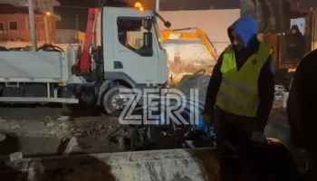 Me eskortë këmba-këmbës, vjen në Vlorë vegla nga Stambolli, pritet rikthimi i furnizimit me ujë (VIDEO)
