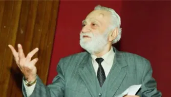 “Më ndihmo të gjej ca para, se e kam gruan pa bukë në shtëpi”, kur Kadri Roshi i lutej Servet Pëllumbit…