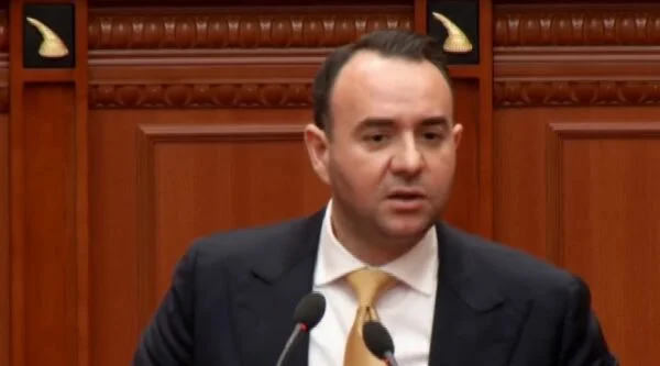 “Me një të rënë të lapsit Bela mori qindra mln euro, veç Tigrave e Çakenjve”, Balliu: Qukës-Qafë Plloçë, imoralitet…