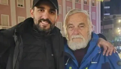 “Më thanë ‘i pafytyrë, pa dinjitet dhe Sorosian”, Viktor Zhusti i rikthehet fotos me Adriatik Lapajn: Përgjigje për ‘respektuesit e vjetër’ dhe ‘armiqtë e rinj’