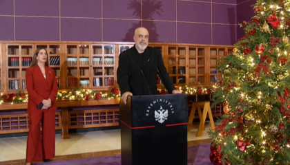 Medalje e artë për gjimnazistët me 10-ta, Rama: Jeni shembuj frymëzimi për shoqërinë