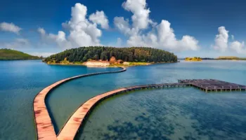 Media britanike: Shqipëria, ylli i ri i turizmit europian! Kryeson mes destinacioneve më të mira për pushime