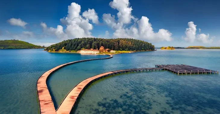 Media britanike: Shqipëria, ylli i ri i turizmit europian! Kryeson mes destinacioneve më të mira për pushime