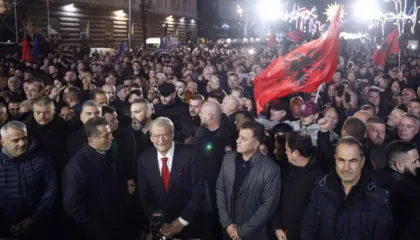 Media bullgare: Mijëra shqiptarë protestojnë, kërkojnë dorëheqjen e Kryeministrit Edi Rama