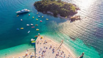 Media spanjolle “El Periódico”: Shqipëria, “parajsa” që bashkon vendet e trashëgimisë botërore me plazhet mahnitëse