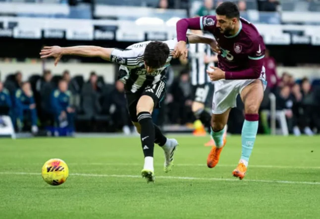 Mediat britanike vlerësojnë Brojën për paraqitjen e parë si titullar