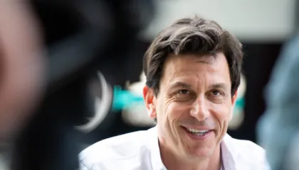 Mercedesi me avantazh, Volf: Janë thashetheme