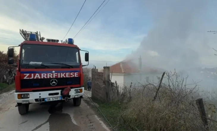 Merr flakë banesa në Guras të Korçës, evakuohen familjarët