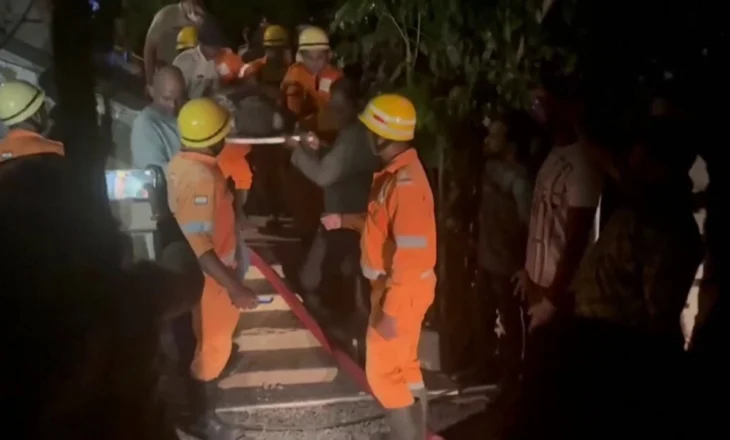 Merr flakë një klub nate në Indi/ 25 persona humbin jetën nga asfiksimi, mes tyre edhe disa turistë