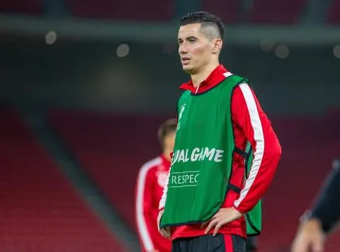 Mesazh që ngre dyshime, Odise Roshi u bën thirrje ndjekësve: Mos i hapni për sigurinë tuaj