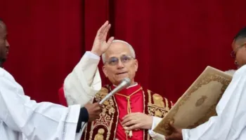 Mesazhi “Urbi et Orbi”, Papa thirrje Kievit e Moskës të ulen në bisedime, mesazh edhe për Gazën