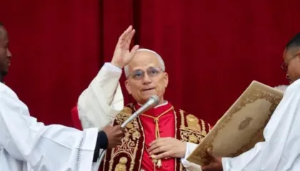 Mesazhi “Urbi et Orbi”, Papa thirrje Kievit e Moskës të ulen në bisedime, mesazh edhe për Gazën