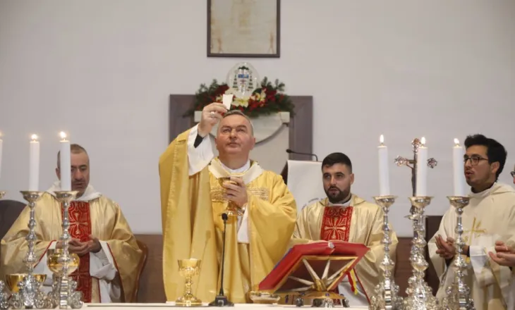 Mesha e Krishtlindjes në Katedralen “Shën Pali”, Imzot Arjan Dodaj: Të ecim me shpresë përballë çdo zhgënjimi njerëzor