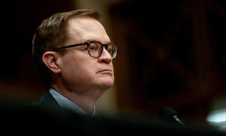 “Meshkujt s’mund të bëhen kurrë femra”, zv.sekretari amerikan i Shëndetësisë: Fëmijët kanë nevojë për mbrojtjen tonë