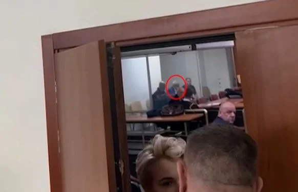 Meta kërkesë GJKKO: Mos më mbani në gjyq në kafaz hekuri, është diskriminuese