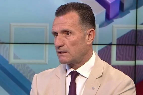 Meta mbahet në kafaz qelqi’, Cakrani: Sulmi, agjendë personale e Dumanit dhe Yuri Kim për të shkatërruar opozitën