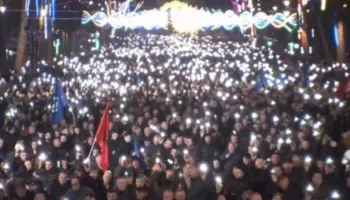 Mijëra e mijëra shqiptarë kanë zbritur në shesh kundër Edi Ramës dhe qeverisë së tij.