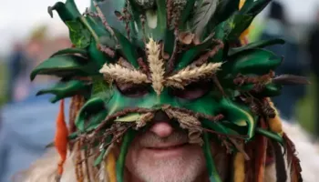 Mijëra njerëz në Stonehenge për solsticin dimëror