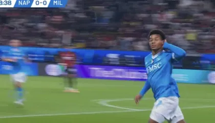 Mike Maignan e “dreqos”, pjesa e parë i takon Napolit në Riad (video)