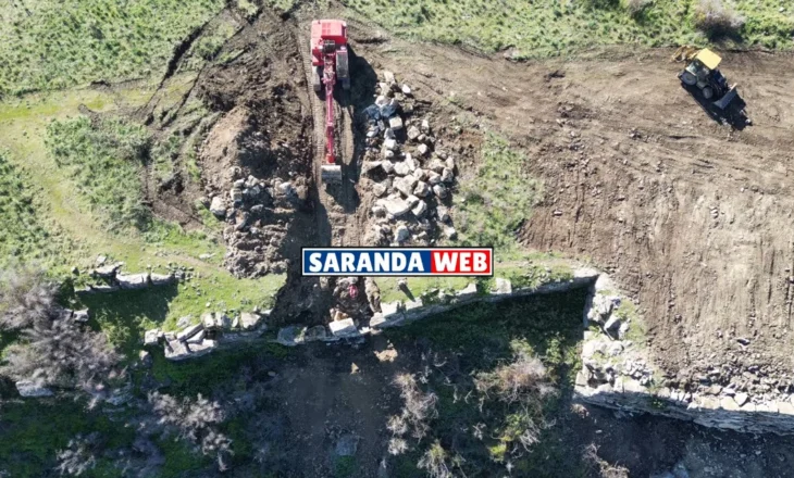 Ministria e Turizmit reagon për  ekskavatorët në Finiq: “Nuk ka gërmime të paligjshme, po kryhen punime restaurimi të miratuara”