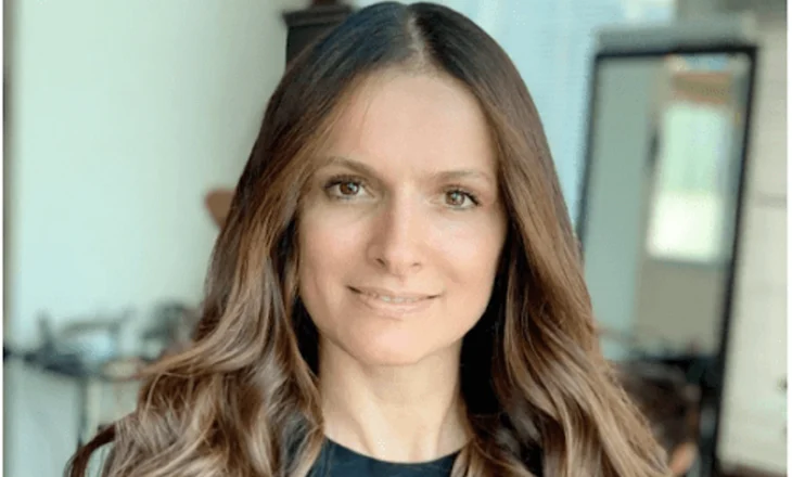 Mira Konçi: E pathëna fjalë (Teksti dhe kënga)