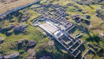 Miratohet plani i konservimit për parkun arkeologjik të Bylis-Klos, përfshihet dhe krijimi i një modeli bashkëpunimi…