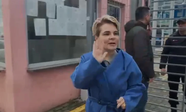 “Mirupafshim vitin tjetër” – Kryemadhi del nga SPAK përshëndet gazetarët (VIDEO)