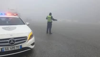 Mjegulla ‘mbulon’ segmentin Tuneli i Kalimashit–Morinë, policia apel drejtuesve të mjeteve për kujdes të shtuar