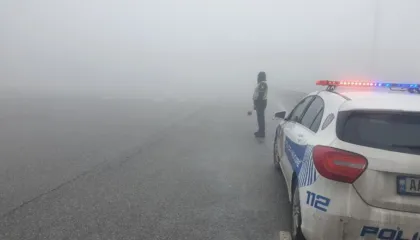 Mjegulla ‘pushton’ aksin Tuneli i Kalimashit-Morinë, policia apel drejtuesve të mos ecin me shpejtësi