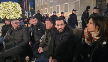 “More 64 mijë vota dhe nuk mbledh dot 64 vetë!”, Lapaj: O do të bjerë Edi, o do të më lërë shëndeti mua!