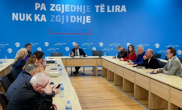 Mori në mbrojtje të pandehurën Balluku, Grupi i PD kërkon interpelancë urgjente me Ramën