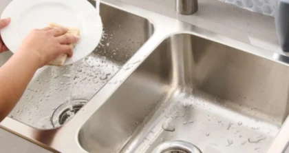 Mos e bëni këtë gabim në kuzhinë! Ja shtatë gjërat që nuk duhet t’i mbani kurrë në hapësirën poshtë lavamanit