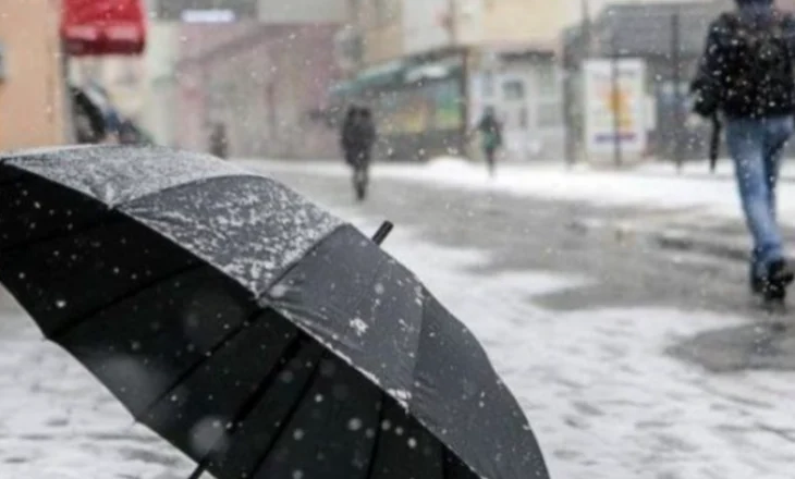 Mos harroni çadrat! Mot i paqëndrueshëm, reshje shiu e dëbore, parashikimi për ditën e sotme